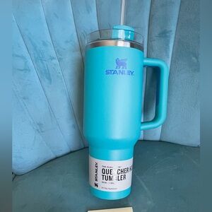 Stanley Turquoise Insulated Quencher 40 oz NWT Tumbler